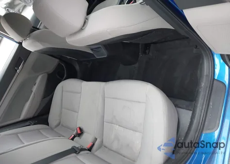 2018 Hyundai Elantra Value Edition z USA, uszkodzony, nr VIN 5NPD84LF9JH233767